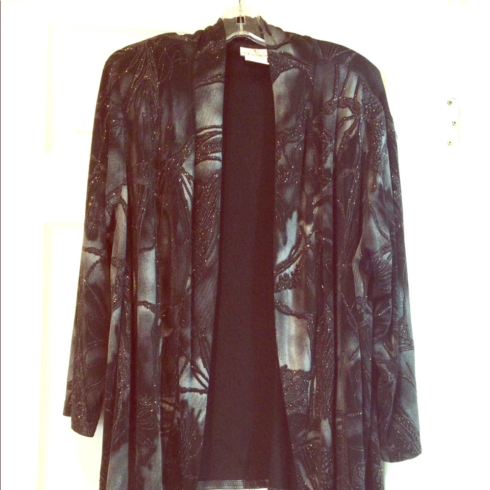 Ladies sequined jacket size 1x. Black/gray. Dressy